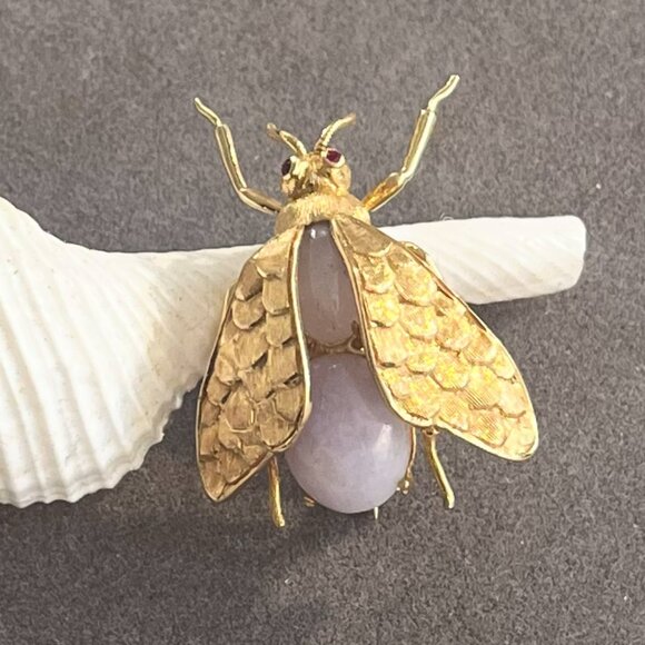 ✨Vintage 1950s Handmade 18K Gold Italian Bee Brooch | Lavender Jade & Ruby Eyes - Picture 12 of 13